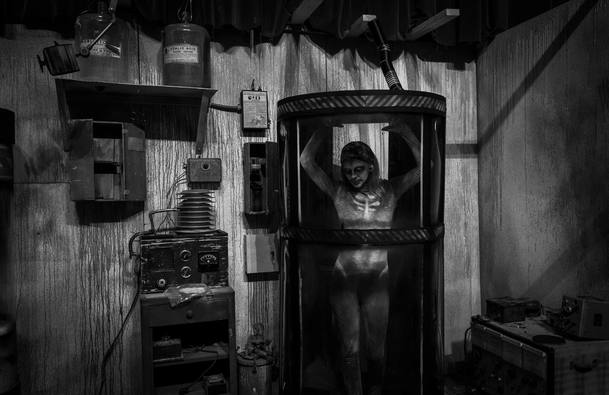 2023 - Haunted Theatre - Caged Creeper BW